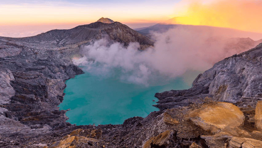 kawah-ijen-wisata-indah-di-jawa-timur-telkomsel
